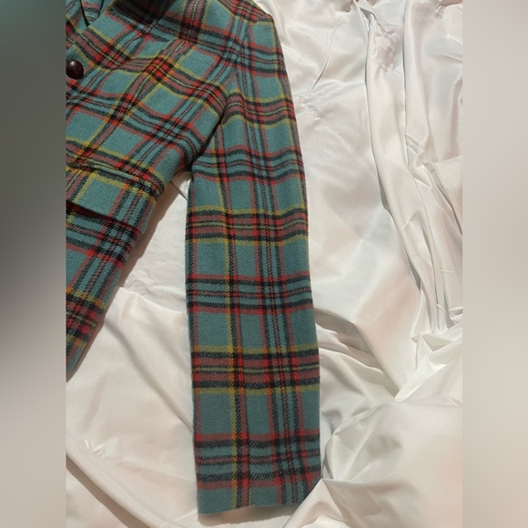 Selling a rarely worn blazer jacket, wooden buttons and beautiful color pattern. - Picture 3 of 5